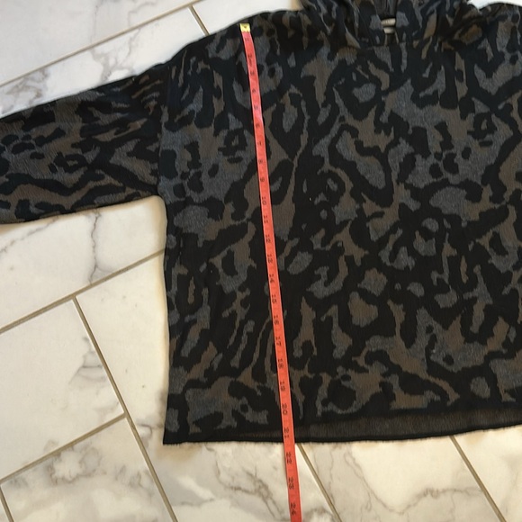 Anthropologie Top - Picture 7 of 9